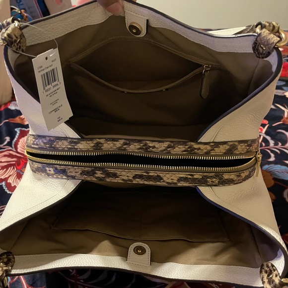 Néw BEAUTIFUL COACH purse! Pics do it no justice - Picture 4 of 4